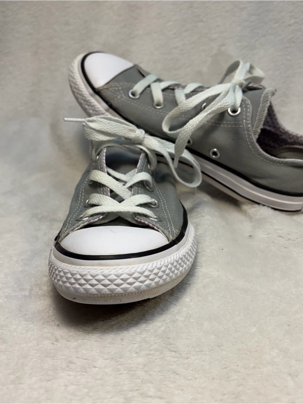 Converse Kids Low-Top Double Tongue Sneakers in Gray w/ Purple Polka Dot Youth 2